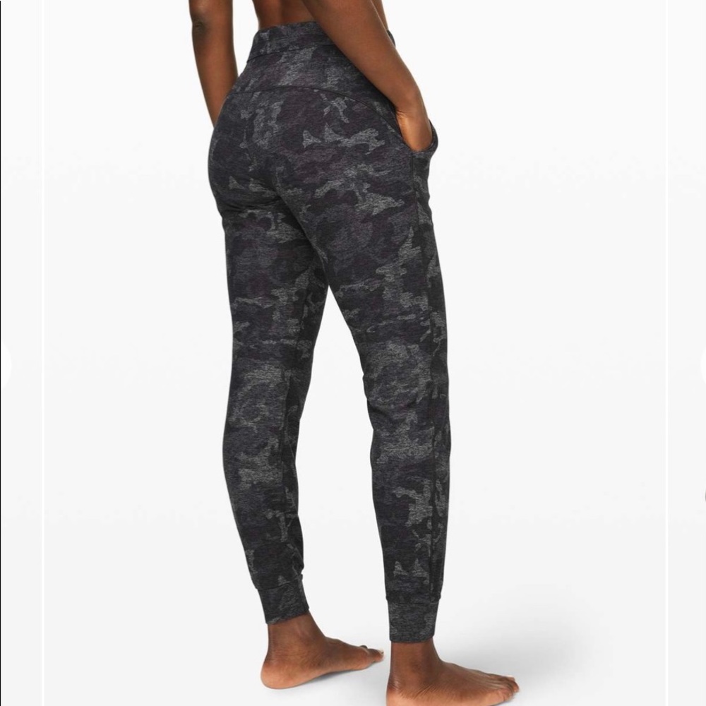 NWT Lululemon Ready to Rulu Camo Joggers Sz 4
